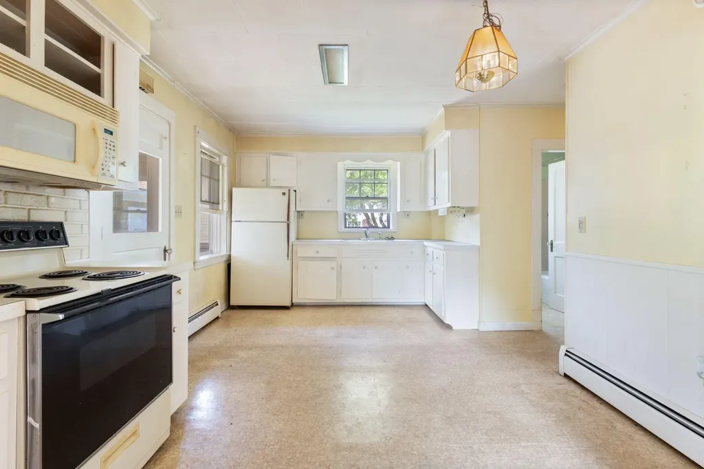 18 Westmore Avenue Biddeford ME 04005