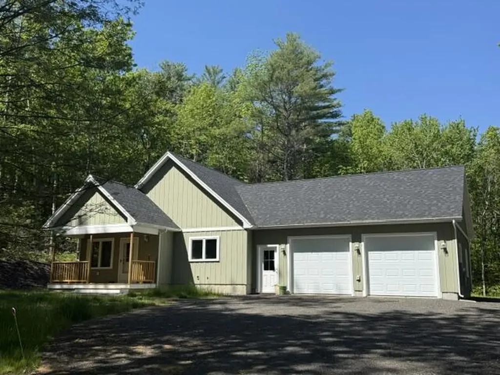 15 House Road Wayne ME 04284