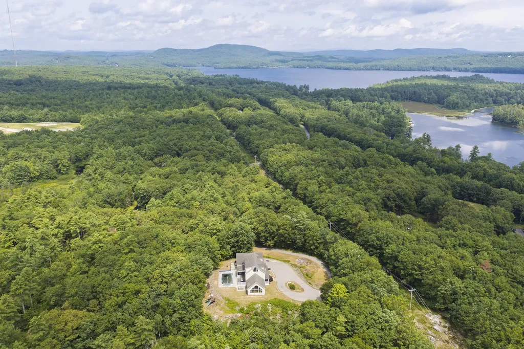 6 Kristin Lane Raymond ME 04071