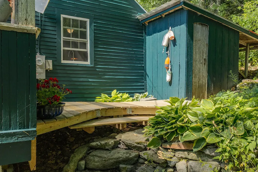 674 Appleton Road Union ME 04862
