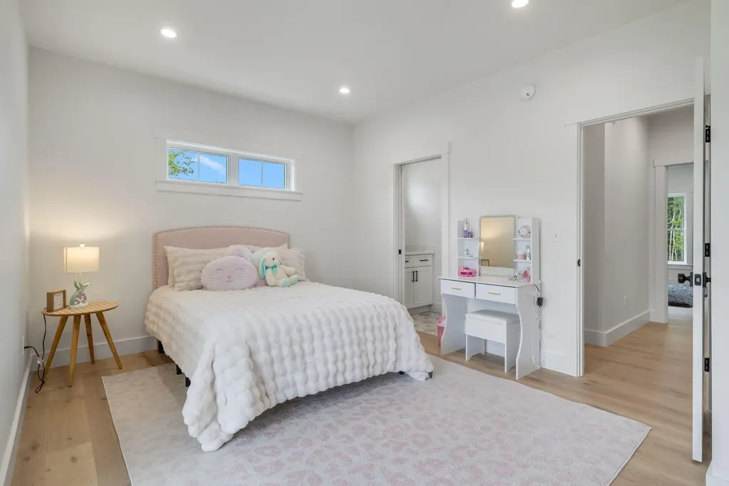 19 Paulsen Drive Scarborough ME 04074