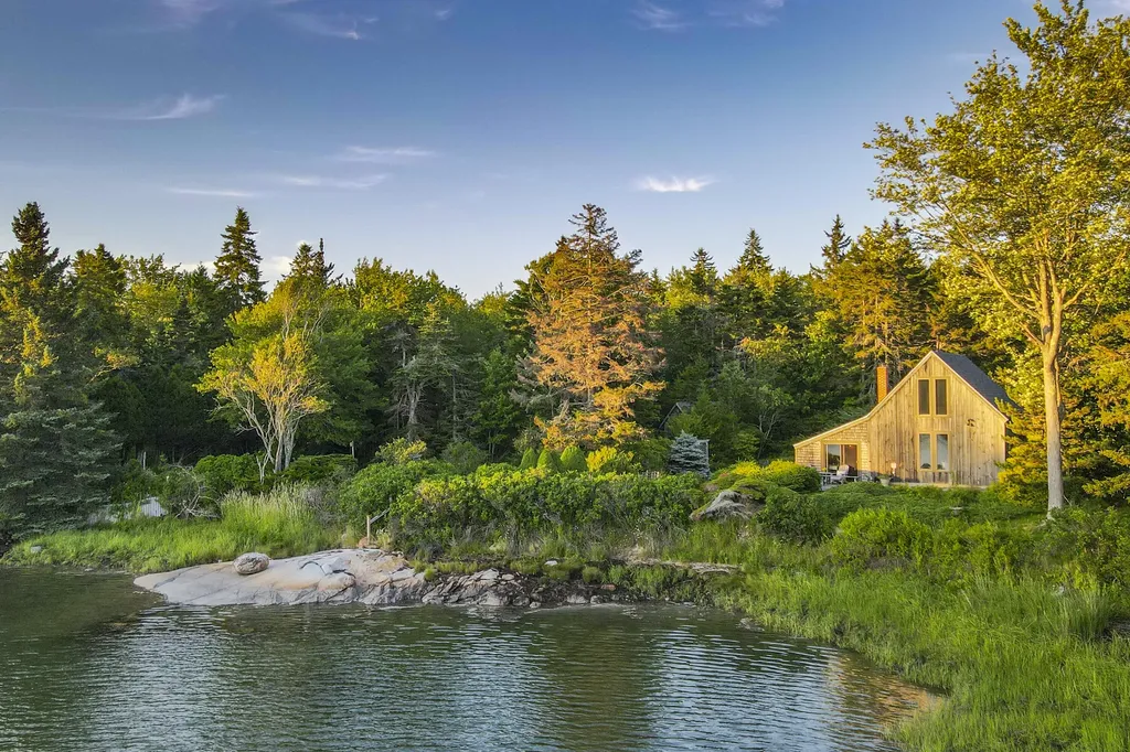 53 Island Avenue Saint George ME 04859