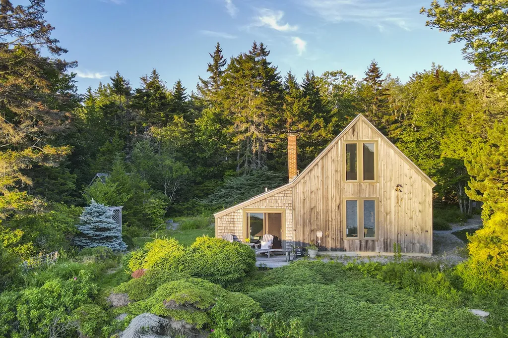 53 Island Avenue Saint George ME 04859