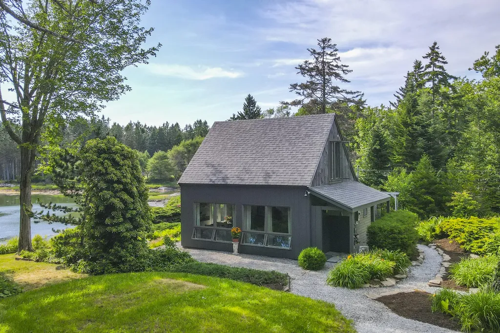 53 Island Avenue Saint George ME 04859