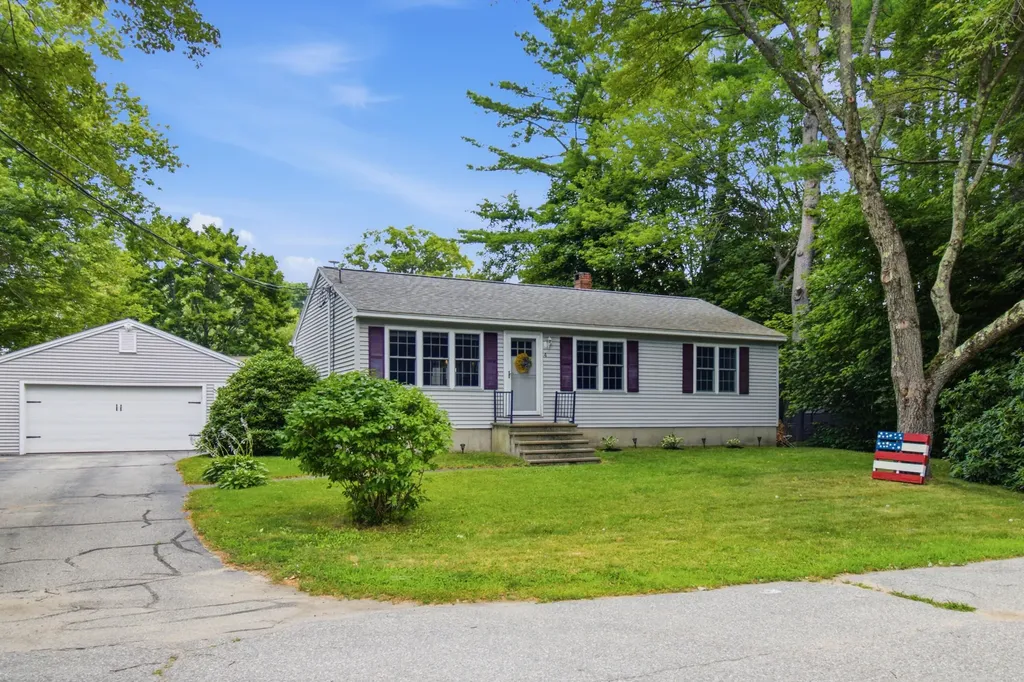 4 Lola Street Topsham ME 04086