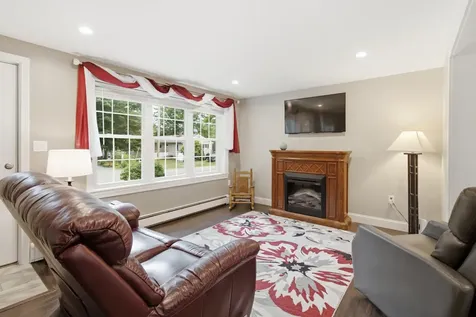 4 Lola Street Topsham ME 04086