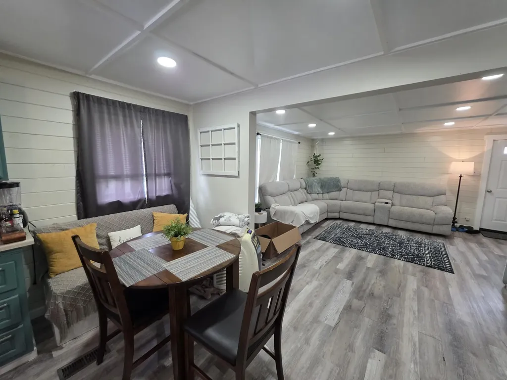 642 W Broadway Lincoln ME 04457