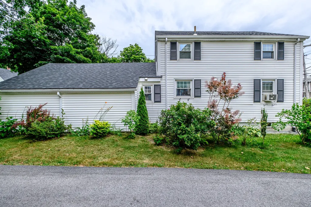 35 Belknap Street Portland ME 04103