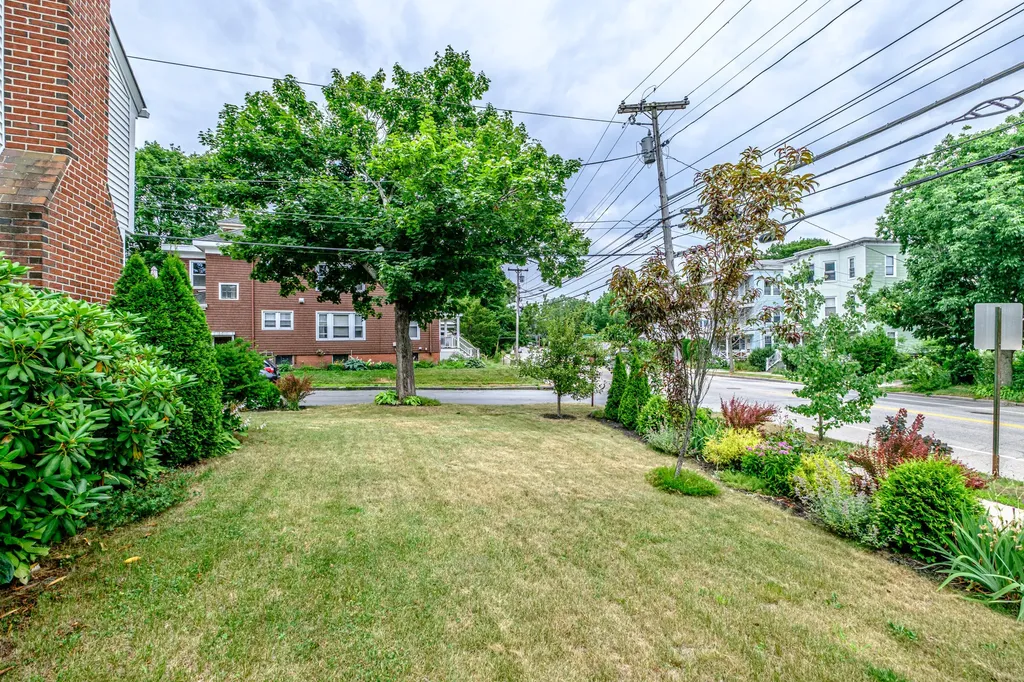 35 Belknap Street Portland ME 04103
