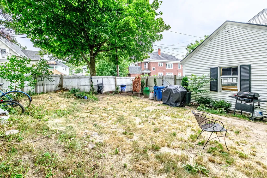 35 Belknap Street Portland ME 04103