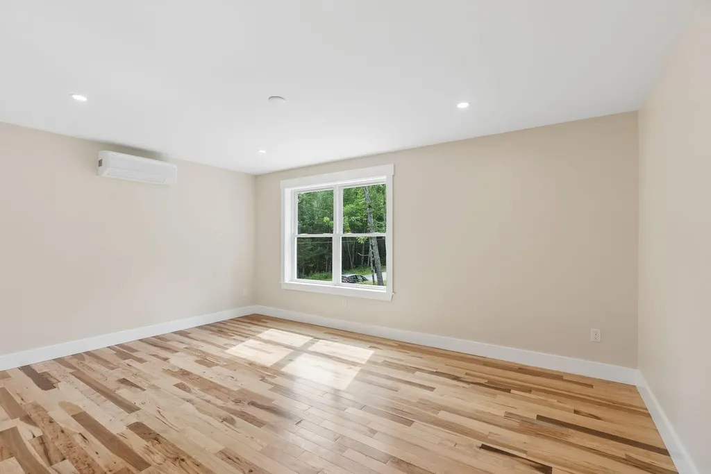 33 Mallard Drive Limerick ME 04048