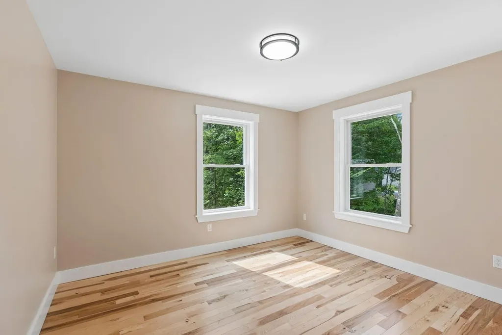 33 Mallard Drive Limerick ME 04048