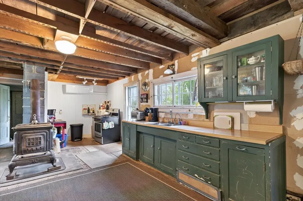 1752 Coastal Road Brooksville ME 04617