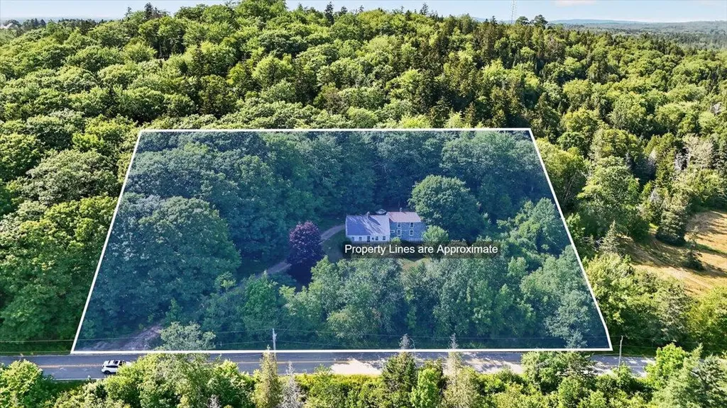 1752 Coastal Road Brooksville ME 04617