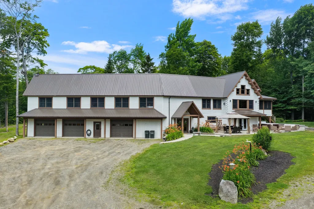94 Roosevelt Road Island Falls ME 04747