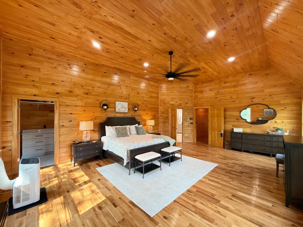 94 Roosevelt Road Island Falls ME 04747