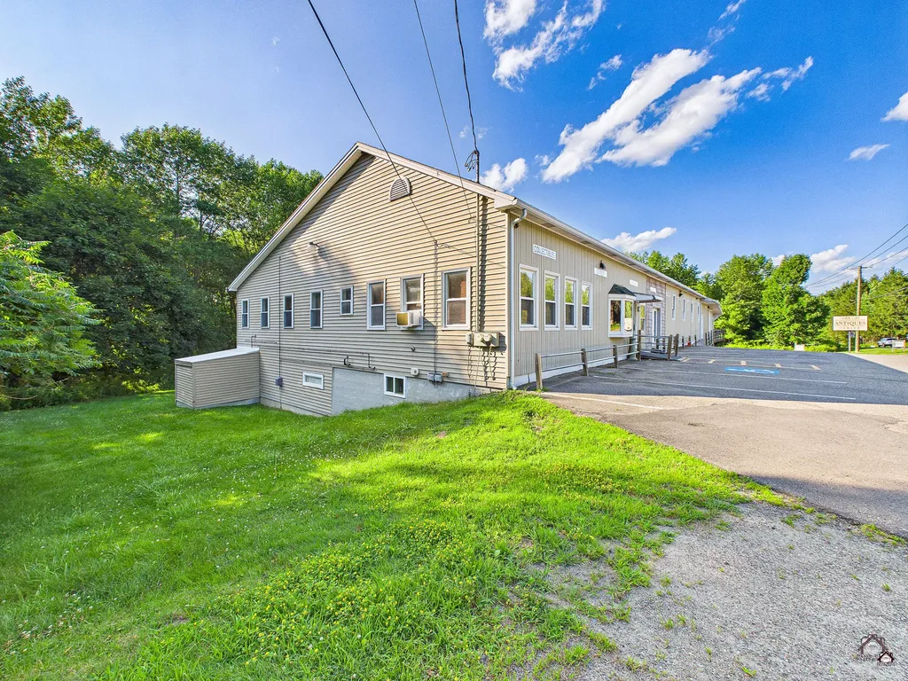 2880 Riverside Drive Vassalboro ME 04989