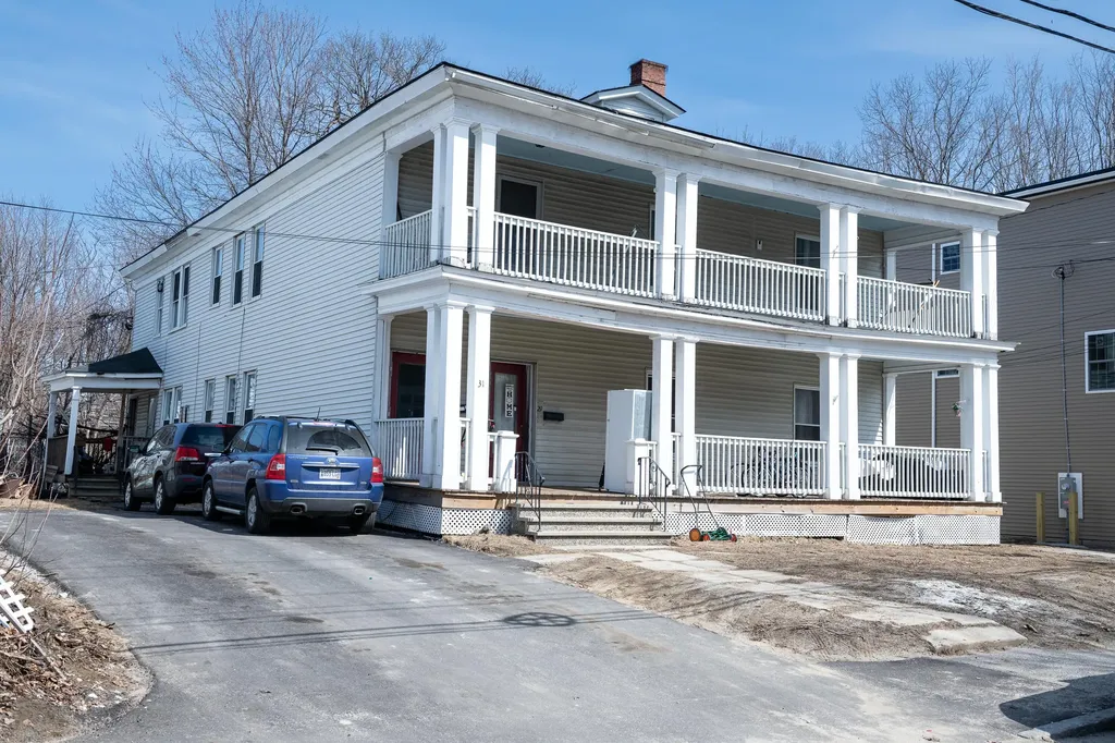 31 Drummond Street Auburn ME 04210