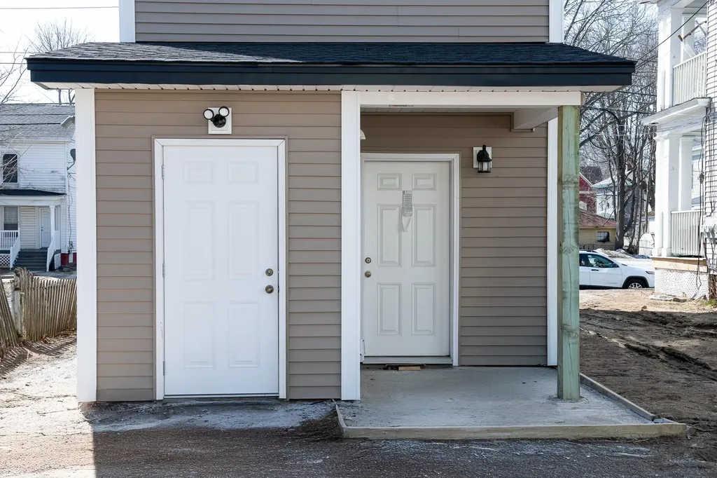 27 Drummond Street Auburn ME 04210
