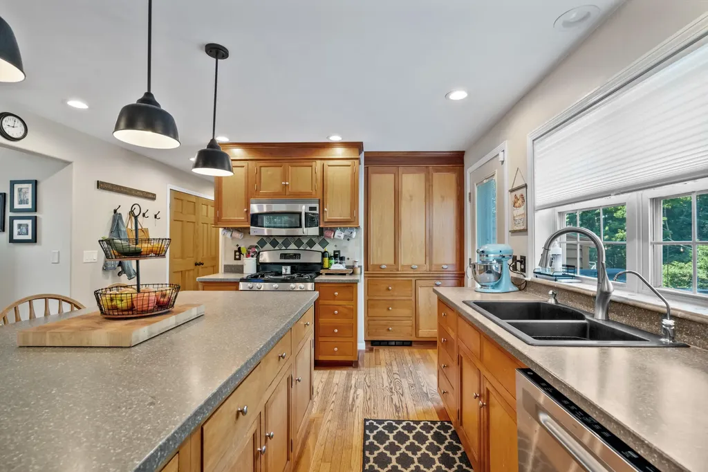 84 Star Drive Minot ME 04258