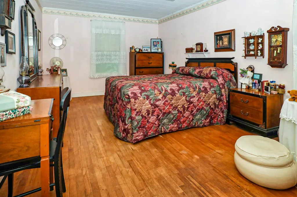 73 Middle Avenue Mexico ME 04257