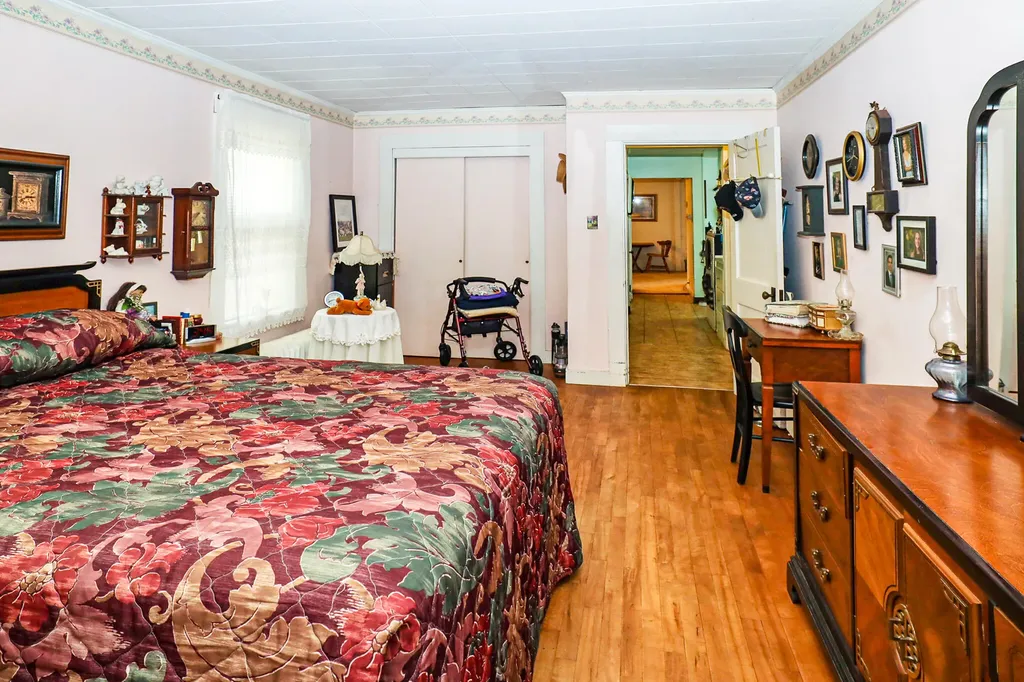 73 Middle Avenue Mexico ME 04257
