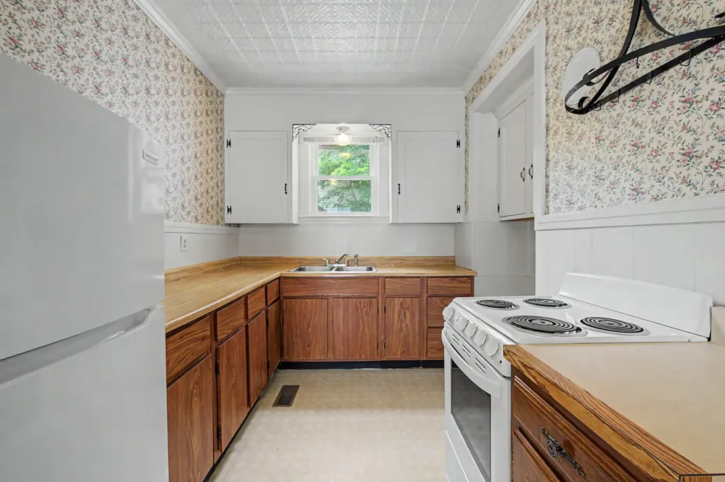 10 Maple Street Augusta ME 04330