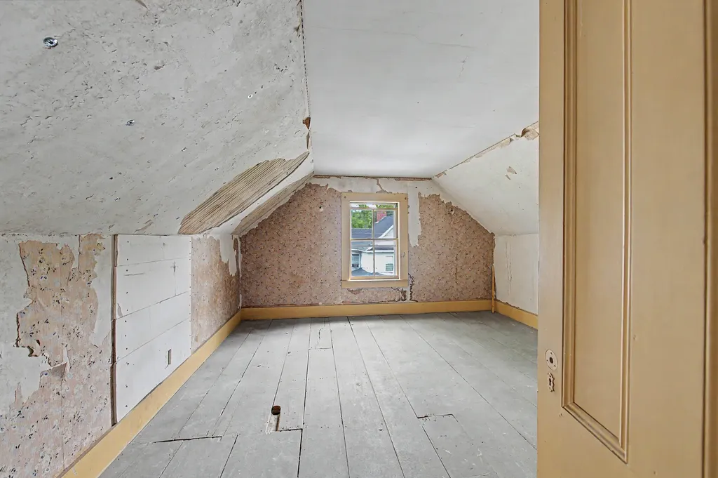 10 Maple Street Augusta ME 04330
