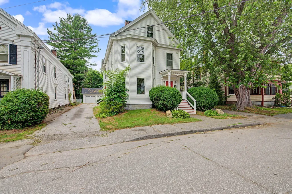 10 Maple Street Augusta ME 04330