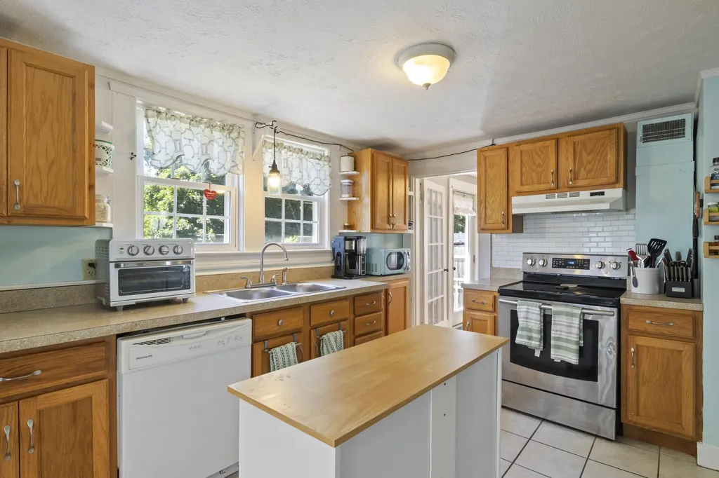 51 Anderson Avenue Westbrook ME 04092