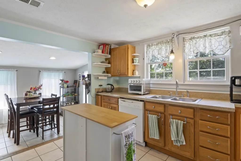 51 Anderson Avenue Westbrook ME 04092