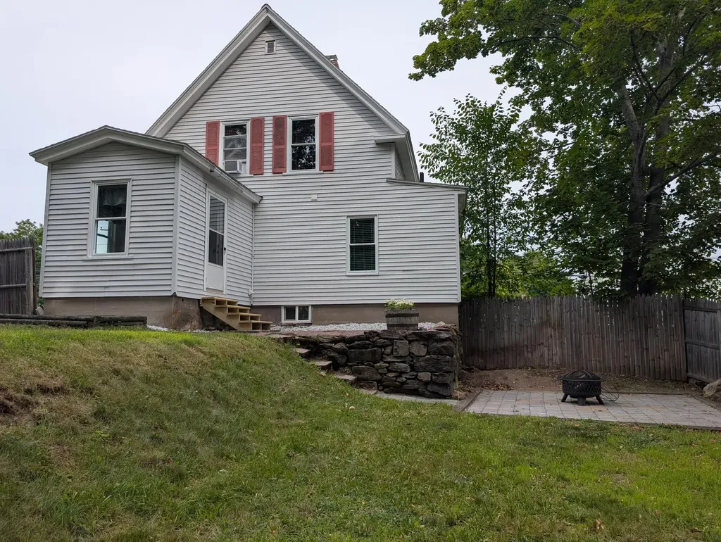40 Oak Street Sanford ME 04083