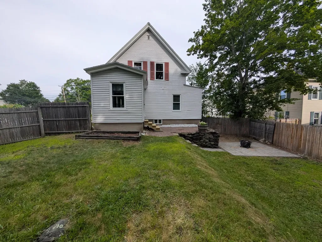 40 Oak Street Sanford ME 04083