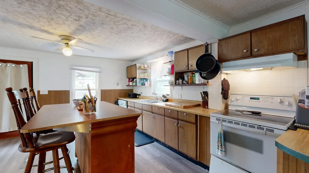 176 Main Street Sabattus ME 04280