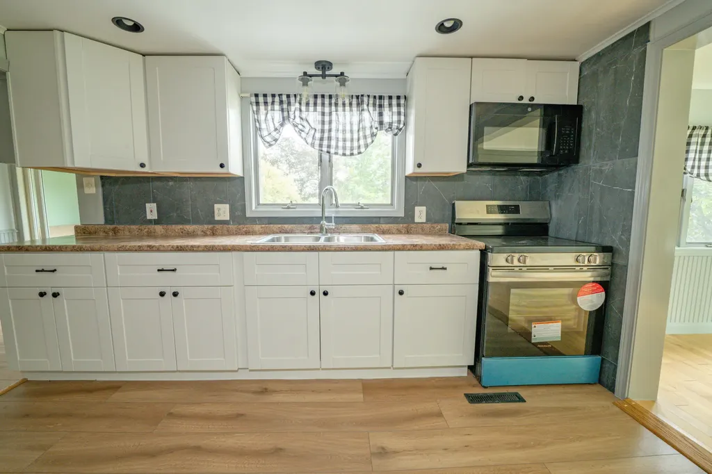 7 & 9 Merithew Road Searsport ME 04974