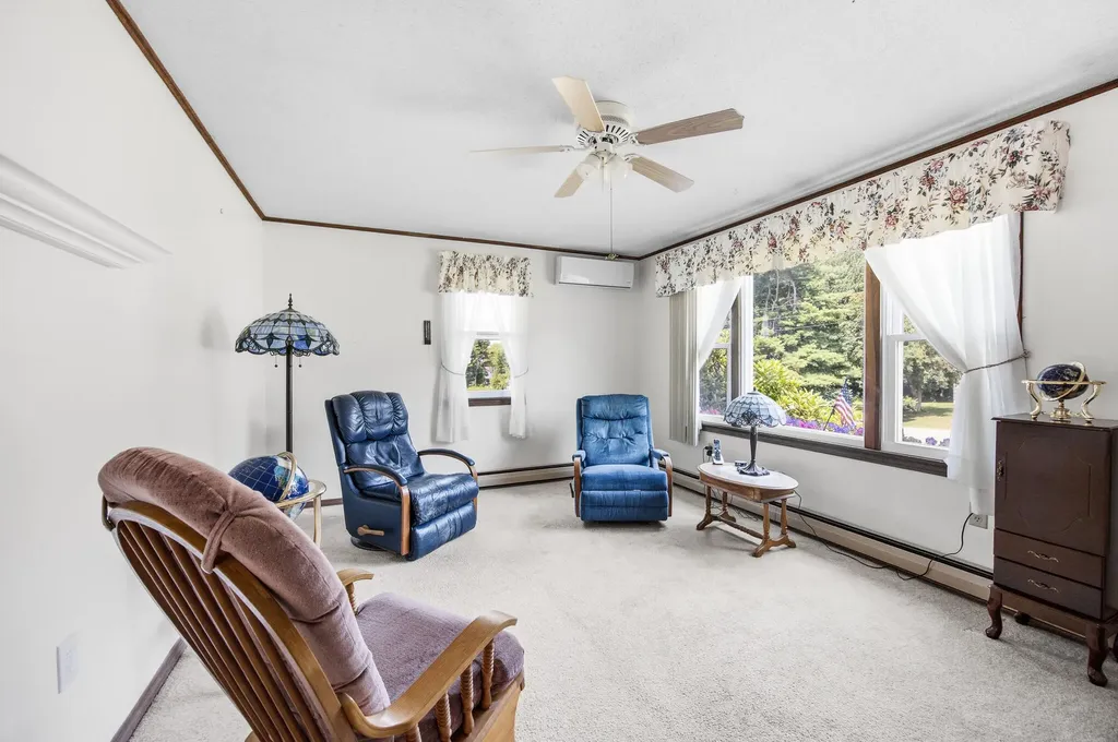 9 Tibbetts Drive Lincoln ME 04457