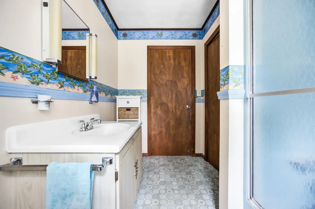 9 Tibbetts Drive Lincoln ME 04457