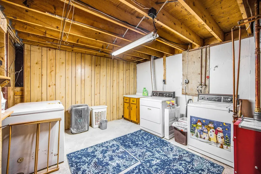 9 Tibbetts Drive Lincoln ME 04457