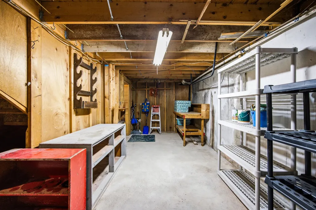 9 Tibbetts Drive Lincoln ME 04457