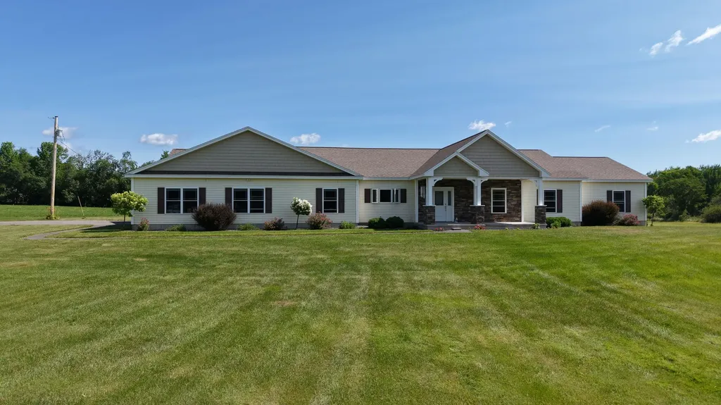 207 Corinth Road Hudson ME 04449