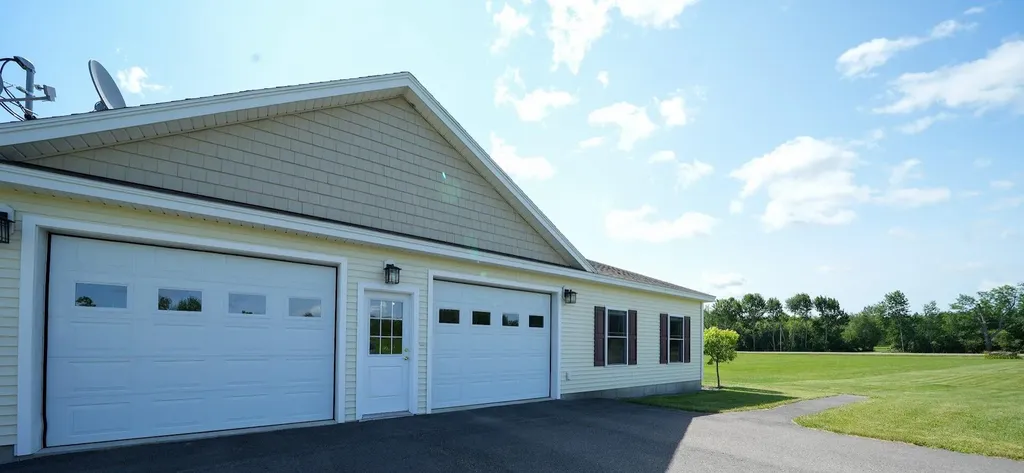 207 Corinth Road Hudson ME 04449