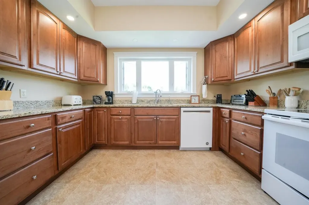 207 Corinth Road Hudson ME 04449