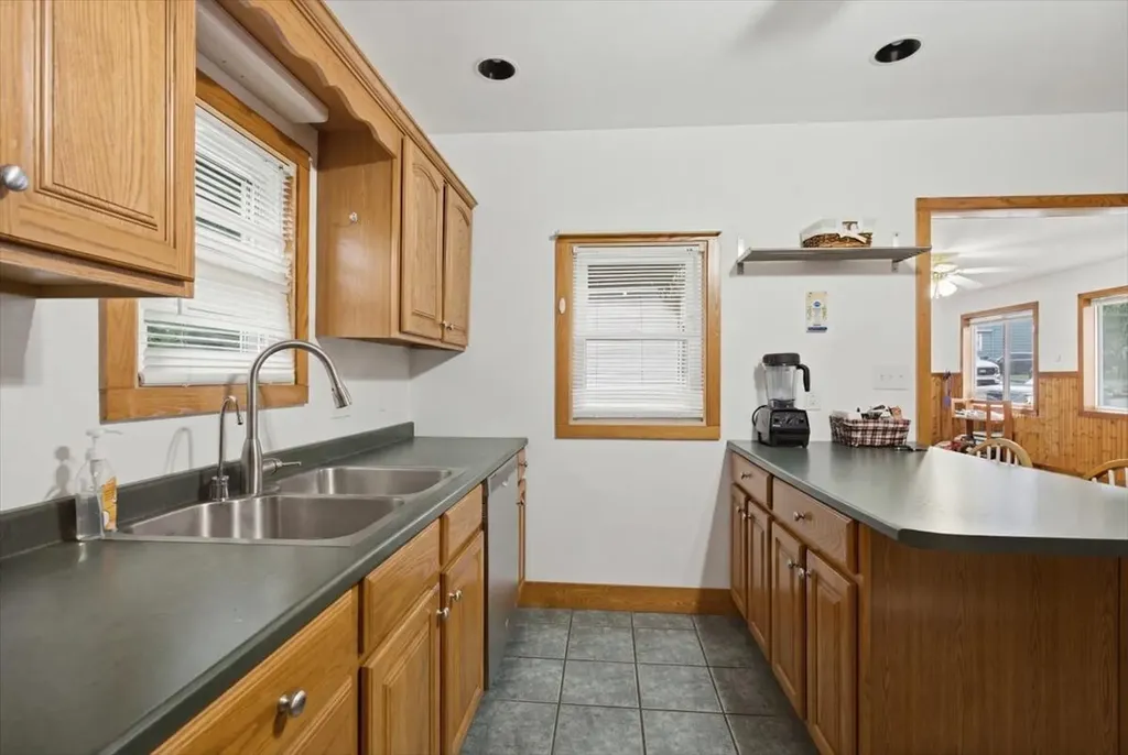 15 Sylvan Avenue Lewiston ME 04240
