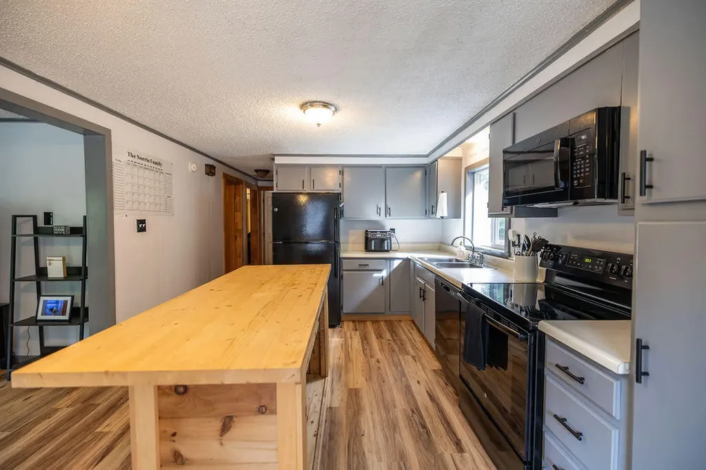 107 Benson Road West Gardiner ME 04345