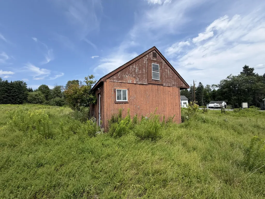 1211 N Dexter Road Sangerville ME 04479