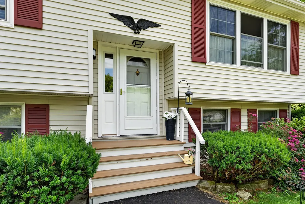 24 Rossignol Avenue Oakland ME 04963
