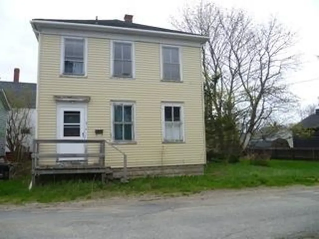 3 Willow Street Eastport ME 04631
