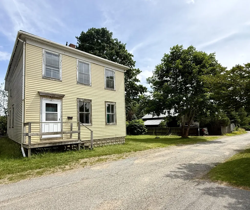 3 Willow Street Eastport ME 04631