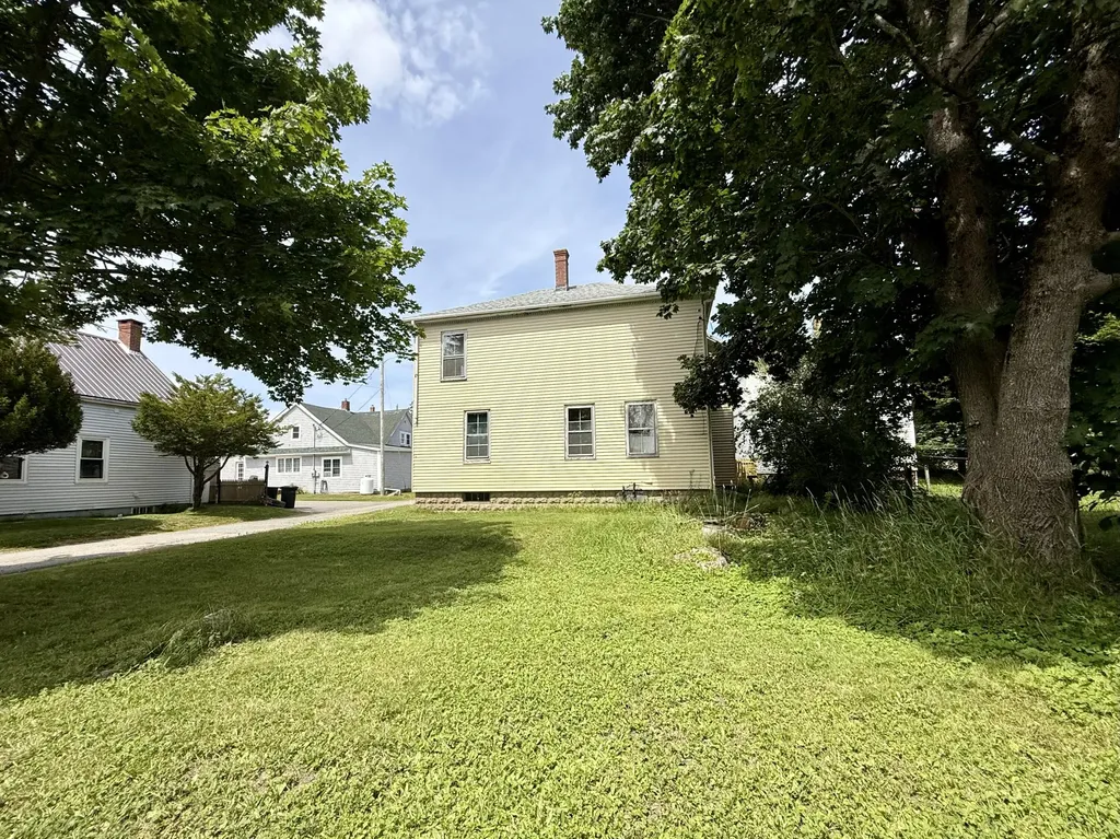 3 Willow Street Eastport ME 04631