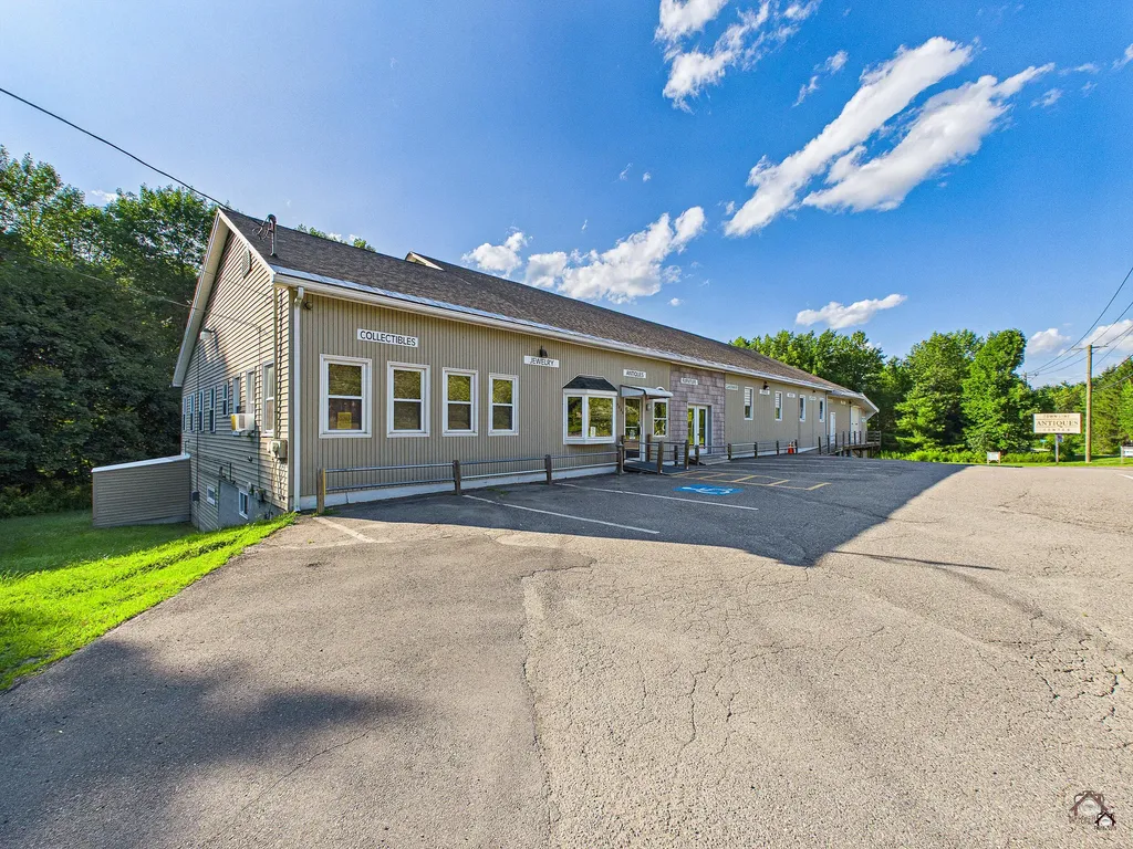 2880 Riverside Drive Vassalboro ME 04989